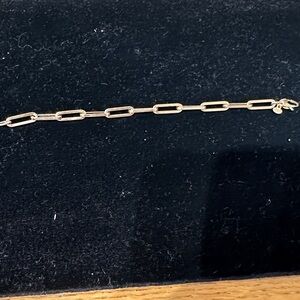 Elegant 14 kt Gold large link Bracelet 
Pair other bracelets or on its own.